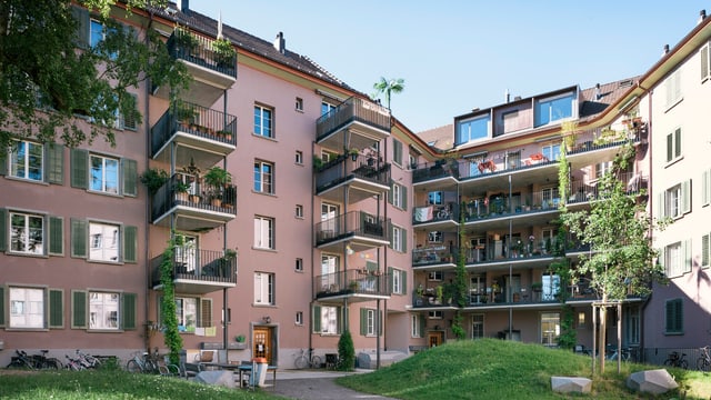 Blick in den Innenhof der Genossenschaftssiedlung "Sihlfeld" in Zürich