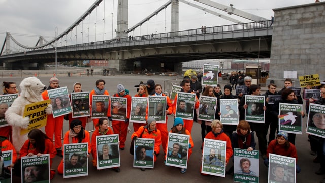 Bilder der in Russland inhaftieren Greenpeace-Aktivisten. Bilder der in Russland inhaftieren Greenpeace-Aktivisten.