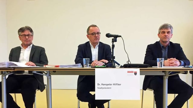 Aarauer Stadträte an einer Medienkonferenz Aarauer Stadträte an einer Medienkonferenz
