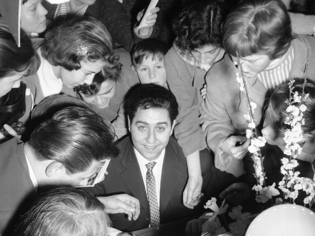 Vico Torriani e ses fans Vico Torriani e ses fans