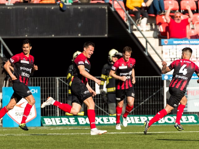Marcis Oss (2. v.l.) bejubelt seinen Treffer zum 2:1. Marcis Oss (2. v.l.) bejubelt seinen Treffer zum 2:1.
