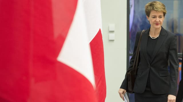 Bundesräten Simonetta Sommaruga äussert sich Ende Dezember 2012 zur Initiative «Gegen die Abzockerei». (keystone) Bundesräten Simonetta Sommaruga äussert sich Ende Dezember 2012 zur Initiative «Gegen die Abzockerei». (keystone)