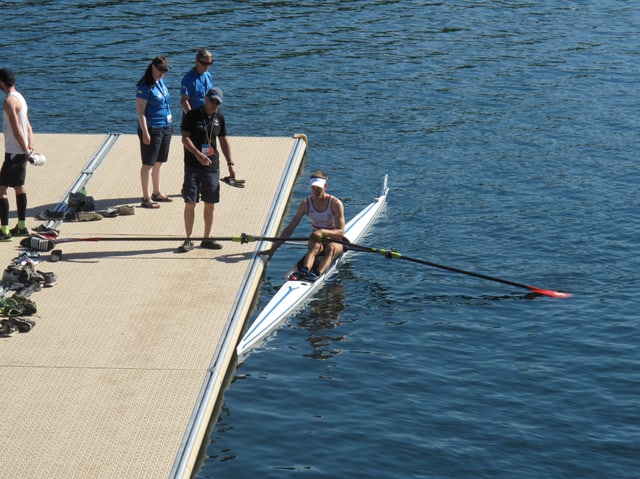 Boot steht am Steg Boot steht am Steg