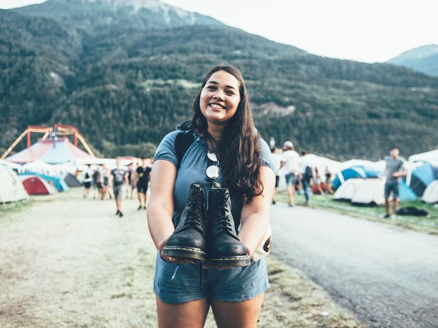 Farah (22) aus Solothurn und ihre Doc Martens. Farah (22) aus Solothurn und ihre Doc Martens.