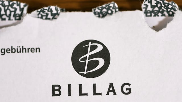 Ein aufgerissenes Couvert von der Billag. Ein aufgerissenes Couvert von der Billag.