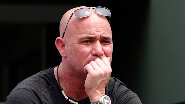 Andre Agassi mit leicht besorgter Miene. Andre Agassi mit leicht besorgter Miene.