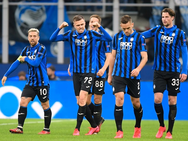 Atalanta-Spieler jubeln.