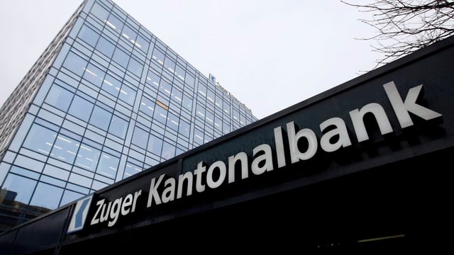 Modernes Bankgebäude mit viel Glas. Modernes Bankgebäude mit viel Glas.