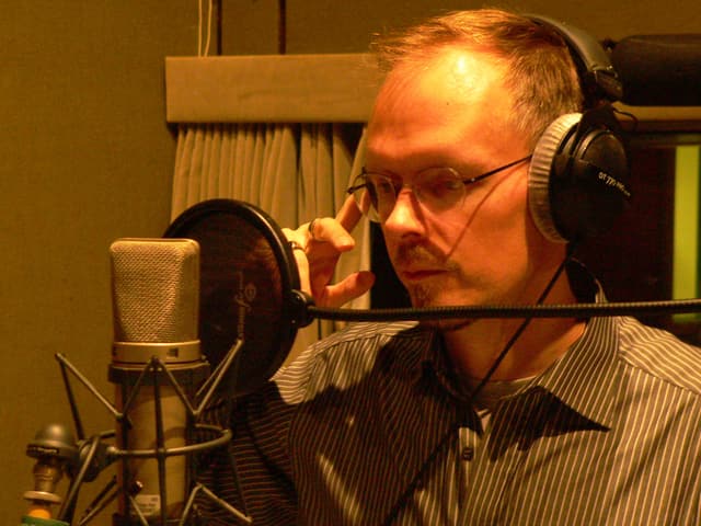 Dietmar Dath im Hörspiel-Studio. Dietmar Dath im Hörspiel-Studio.