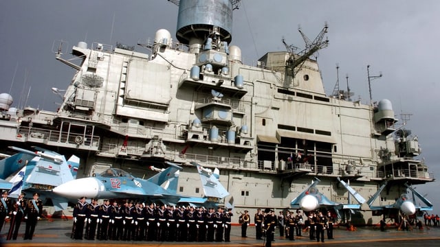 Admiral Kusnetzow im Hafen von Tartous. Admiral Kusnetzow im Hafen von Tartous.