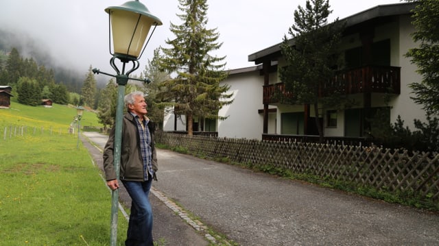 Tut pensiv sa pusa Beni Cathomas encunter ina laterna da via Tut pensiv sa pusa Beni Cathomas encunter ina laterna da via