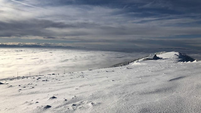Blick vom Chasseral am Donnerstag auf das Nebelmeer. Blick vom Chasseral am Donnerstag auf das Nebelmeer.