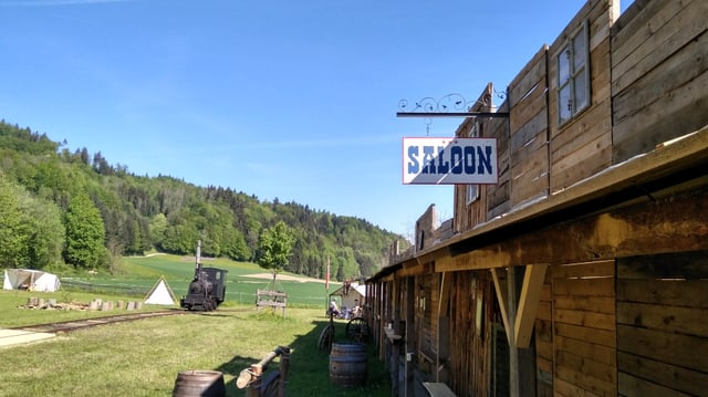 Saloon Saloon