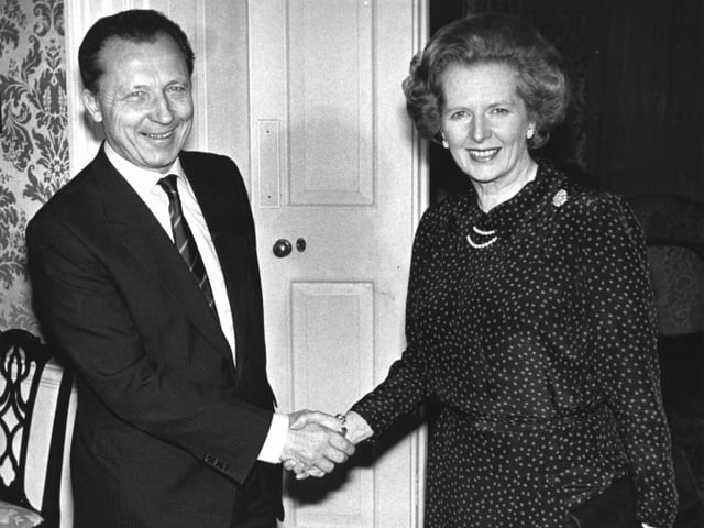 Delors 1984 mit der damaligen britischen Premierministerin Margaret Thatcher. Delors 1984 mit der damaligen britischen Premierministerin Margaret Thatcher.
