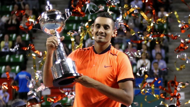 Nick Kyrgios feiert seinen Titel in Tokio. Nick Kyrgios feiert seinen Titel in Tokio.