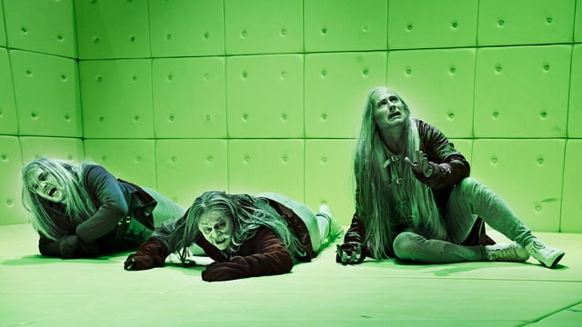 Die Schauspieler Milian Zerzawy, Gottfried Breitfuss und Wolfram Koch in der Inszenierung von «Die Physiker» am Zürcher Schauspielhaus. Die Schauspieler Milian Zerzawy, Gottfried Breitfuss und Wolfram Koch in der Inszenierung von «Die Physiker» am Zürcher Schauspielhaus.
