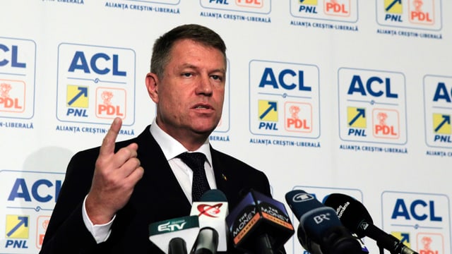 Iohannis an Rednerpult Iohannis an Rednerpult