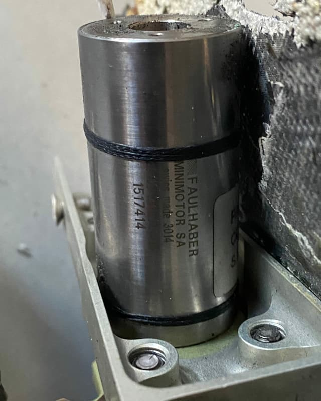 Das Bauteil von der Firma Faulhaber mit Swiss-made-Gravur. Das Bauteil von der Firma Faulhaber mit Swiss-made-Gravur.
