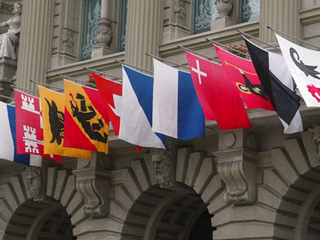 Kantonsflaggen am Bundeshaus Kantonsflaggen am Bundeshaus