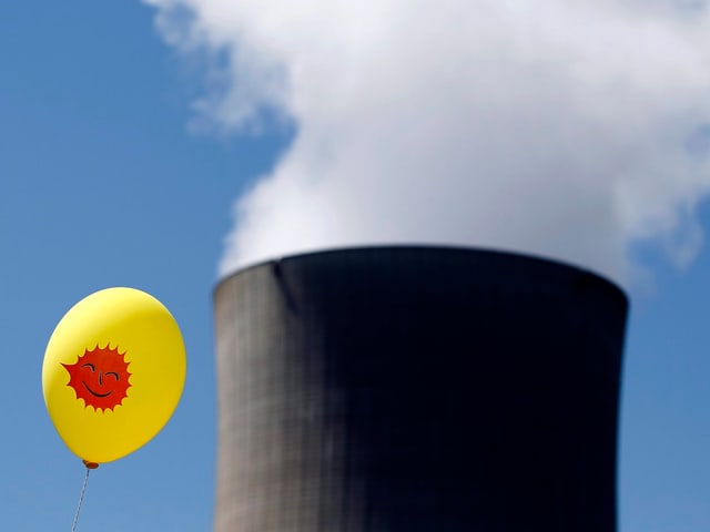 Anti_AKW-Ballon vor Gösgen Anti_AKW-Ballon vor Gösgen