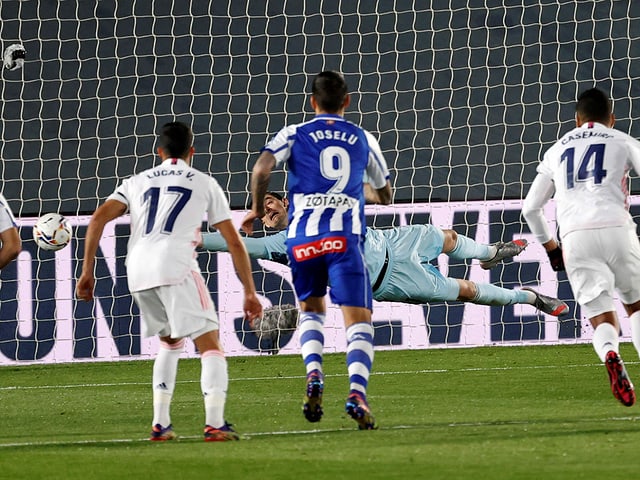 Real kassiert nach 5 Minuten das 0:1 per Penalty. Real kassiert nach 5 Minuten das 0:1 per Penalty.