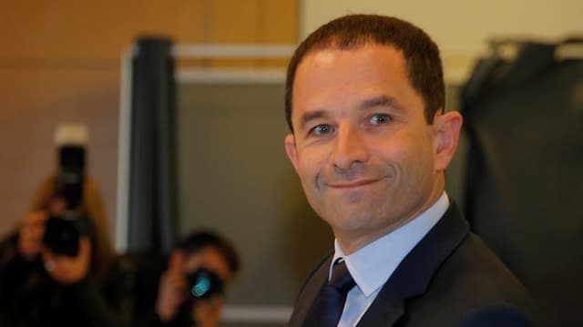 Benoît Hamon bei der Stimmabgabe. Benoît Hamon bei der Stimmabgabe.