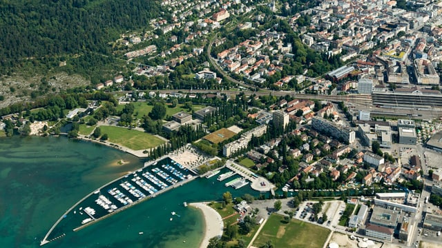 Biel, beobachtet aus der Luft. Biel, beobachtet aus der Luft.