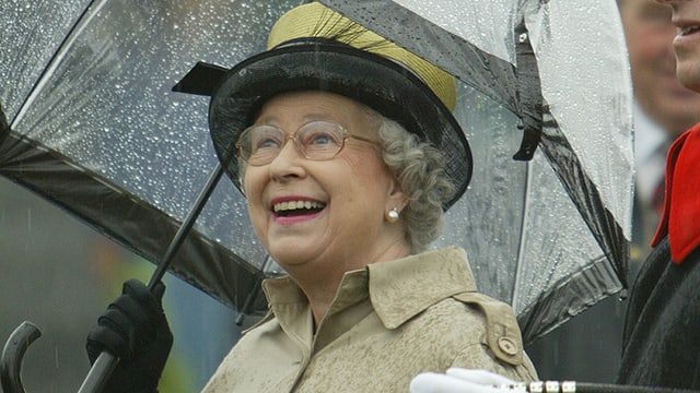 Queen mit Schirm Queen mit Schirm
