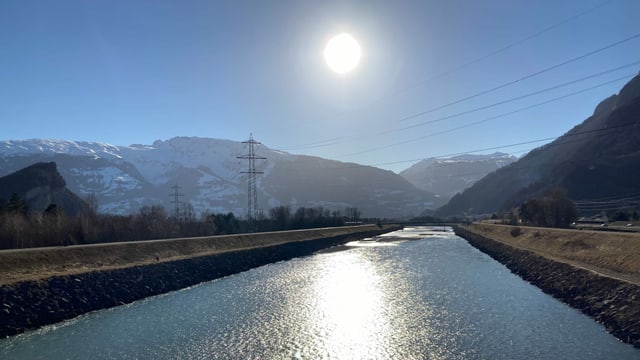 Der Rhein bei Trübbach im St. Galler Rheintal am Sonntagnachmittag. Der Rhein bei Trübbach im St. Galler Rheintal am Sonntagnachmittag.