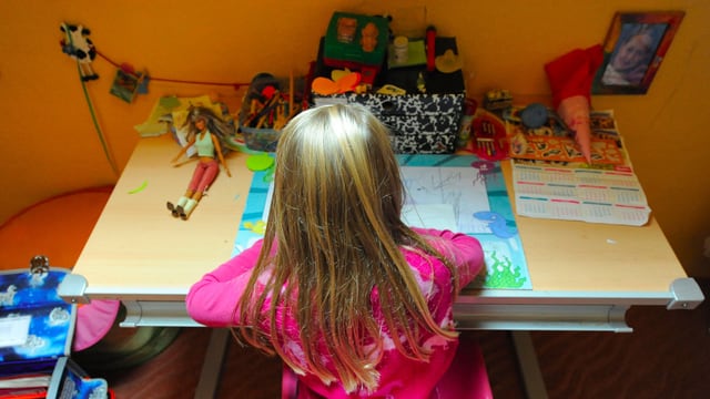 Seit 1. Januar 2013 werden in der Schweiz Entscheide im Kindes- und Erwachsenenschutzrecht durch Fachbehörden gefällt. Seit 1. Januar 2013 werden in der Schweiz Entscheide im Kindes- und Erwachsenenschutzrecht durch Fachbehörden gefällt.