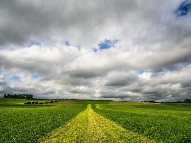 Dicke wolken am Himmel.