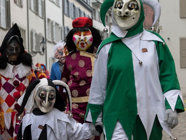 Zwei Fasnachtsfiguren. Zwei Fasnachtsfiguren.