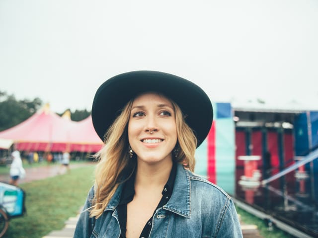 Kein Hipster, sondern California Girl: Livi aus Zürich. Kein Hipster, sondern California Girl: Livi aus Zürich.