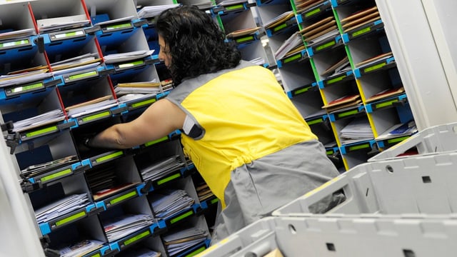 Postmitarbeiterin Postmitarbeiterin