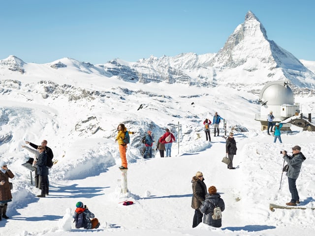 Touristen posieren auf dem Gornergrat. Touristen posieren auf dem Gornergrat.