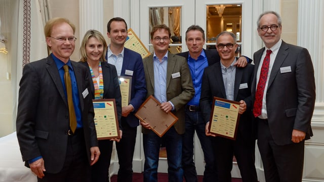 Gruppenfoto mit sieben Personen. Gruppenfoto mit sieben Personen.