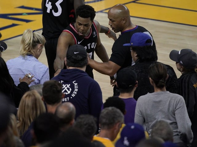 Raptors-Spieler Kyle Lowry in einem Wortgefecht Raptors-Spieler Kyle Lowry in einem Wortgefecht