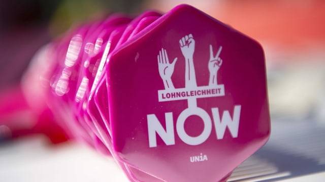 Lohngleichheit zwischen Mann und Frau wird schon lange gefordert. Lohngleichheit zwischen Mann und Frau wird schon lange gefordert.