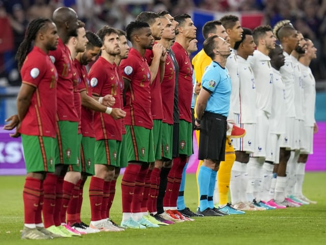 Die Teams von Portugal und Frankreich. Die Teams von Portugal und Frankreich.