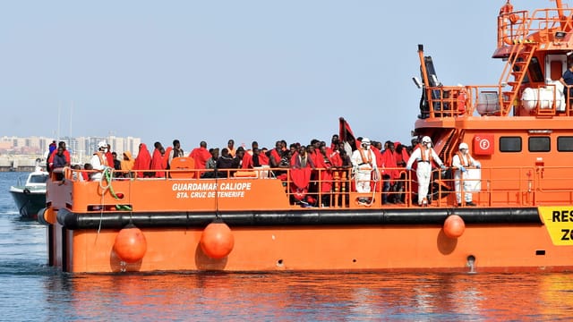 Flüchtlinge auf Rettungsschiff. Flüchtlinge auf Rettungsschiff.