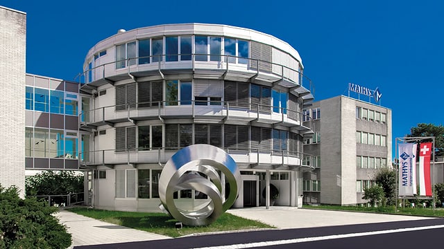Das Hauptgebäude des Familienunternehmens Mathys in Bettlach Das Hauptgebäude des Familienunternehmens Mathys in Bettlach