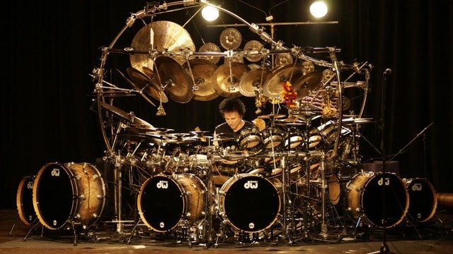 Wo ist der Drummer? Ach da.. nein halt... ah, da...nein... Wo ist der Drummer? Ach da.. nein halt... ah, da...nein...