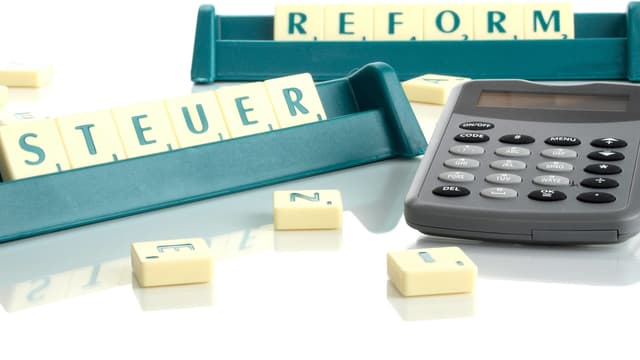Scrabble-Steine "Steuerreform" Scrabble-Steine "Steuerreform"
