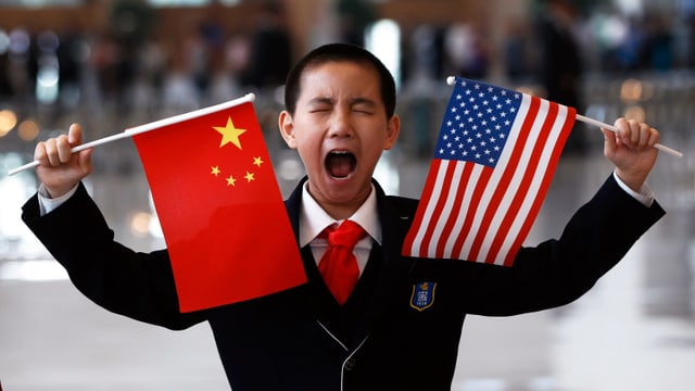 China und US-Flaggen. China und US-Flaggen.