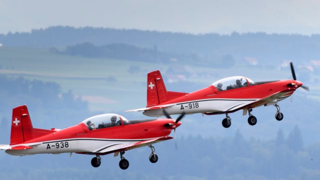 Zwei PC-7 Zwei PC-7
