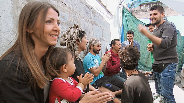 Vanja Crnojević mit Flüchtlingen in Idomeni Vanja Crnojević mit Flüchtlingen in Idomeni