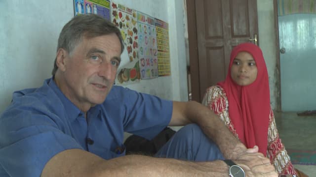 Adriaan Ferf zusammen mit einer Übersetzerin Adriaan Ferf zusammen mit einer Übersetzerin