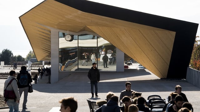 Das ArtLab-Gebäude auf dem Gelände der Eidgenössischen Technischen Hochschule (EPFL). Das ArtLab-Gebäude auf dem Gelände der Eidgenössischen Technischen Hochschule (EPFL).