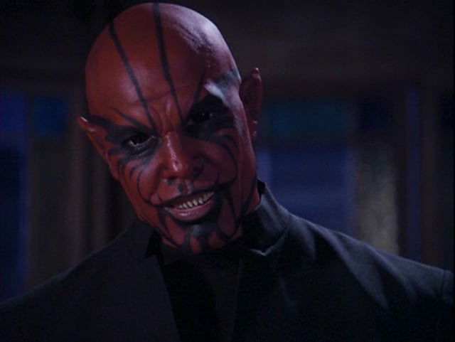 Fasnacht oder Fernsehserie? Dämon Belthazor im «Charmed» der 90er. Fasnacht oder Fernsehserie? Dämon Belthazor im «Charmed» der 90er.