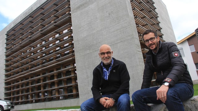 Fabian Vincenz (san.) e Linus Weishaupt (dre.), ils victurs dal premi spezial Norman Foster Solar Award. Fabian Vincenz (san.) e Linus Weishaupt (dre.), ils victurs dal premi spezial Norman Foster Solar Award.